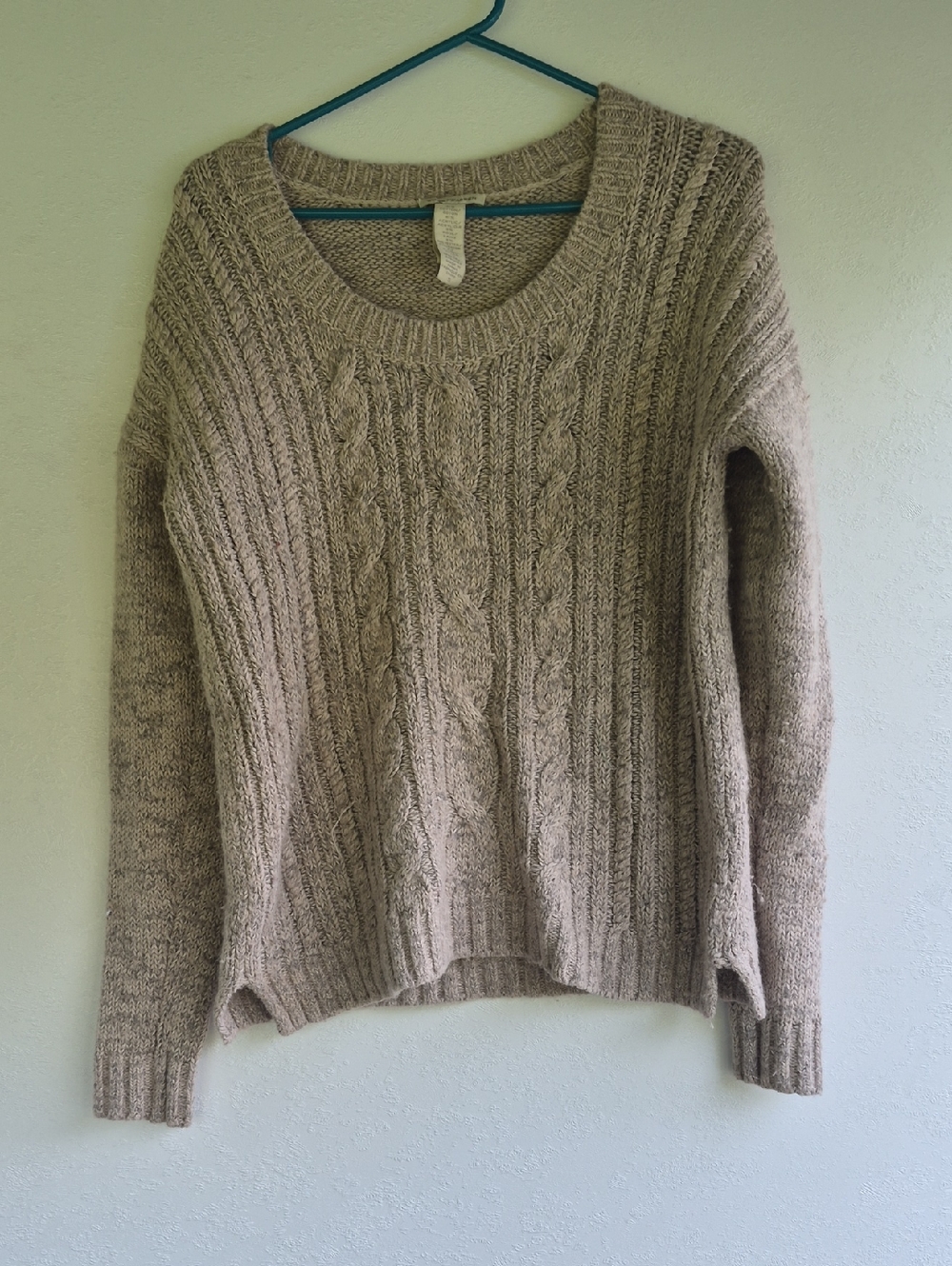 White + Warren Neutral Cable Scoop-Neck Sweater in Oatmeal Beige